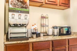 thumbnail: Breakfast area