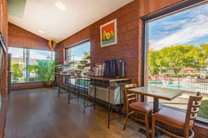 thumbnail: Breakfast area