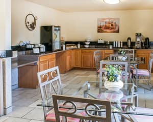 thumbnail: Breakfast area