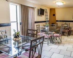 thumbnail: Breakfast area