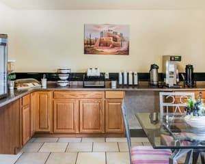 thumbnail: Breakfast area