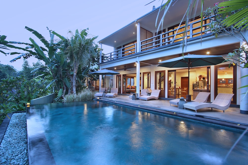 Infinity pool