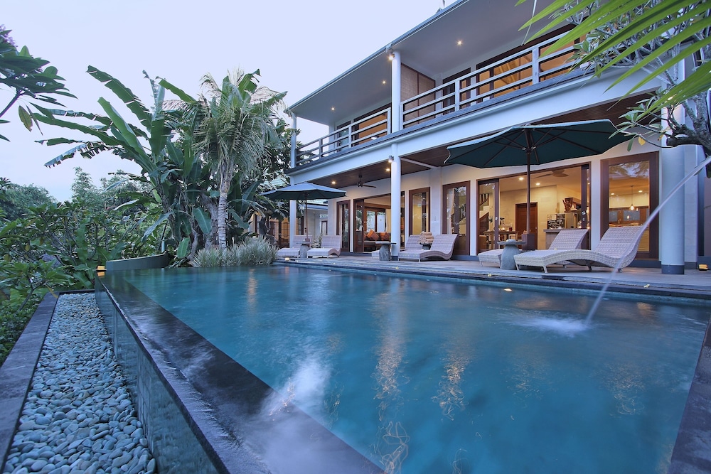 Infinity pool