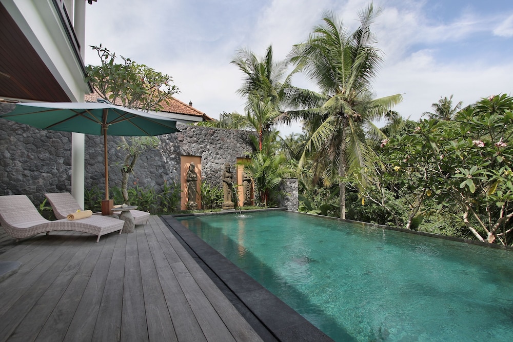 Infinity pool