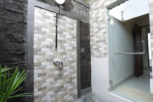 thumbnail: Bathroom shower