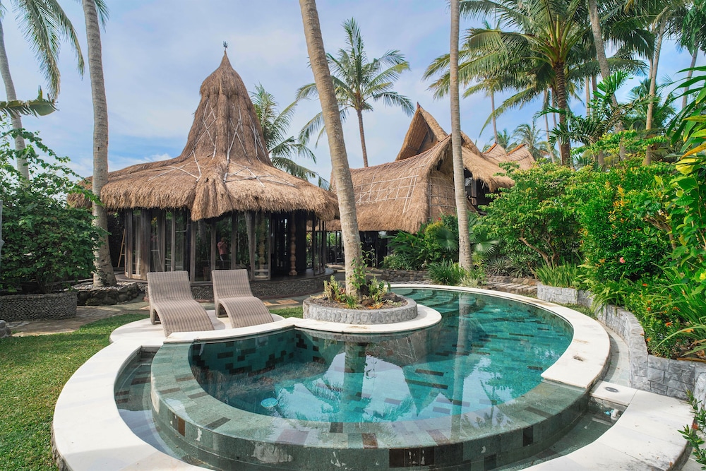 Private pool