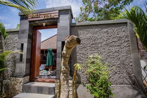 thumbnail: Front of property