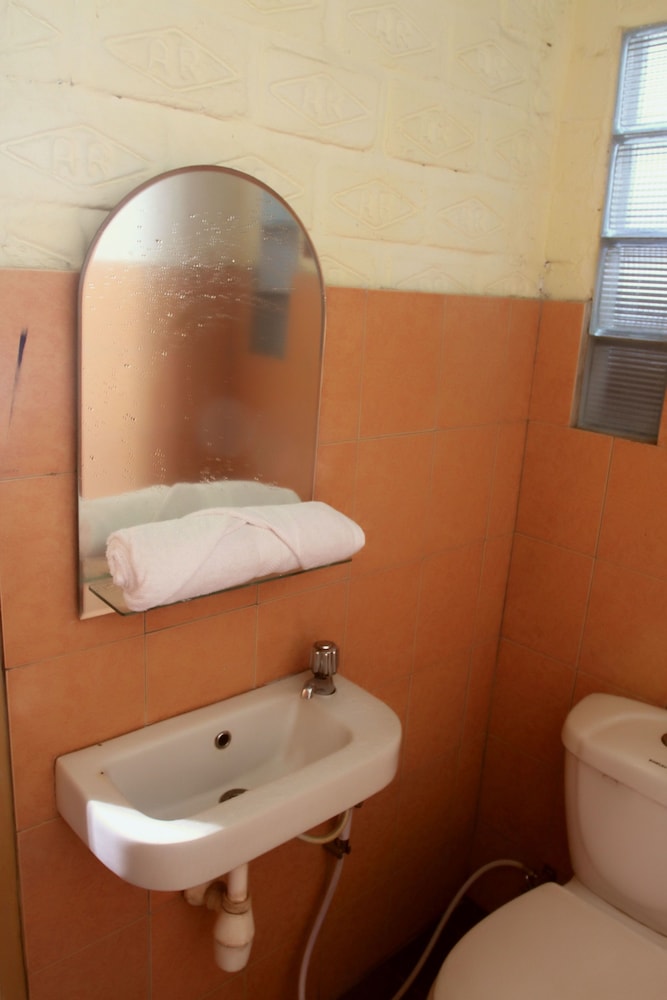 Bathroom sink