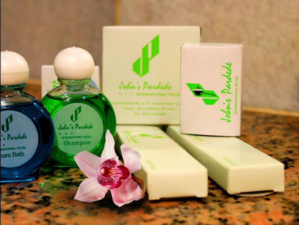 Bathroom amenities