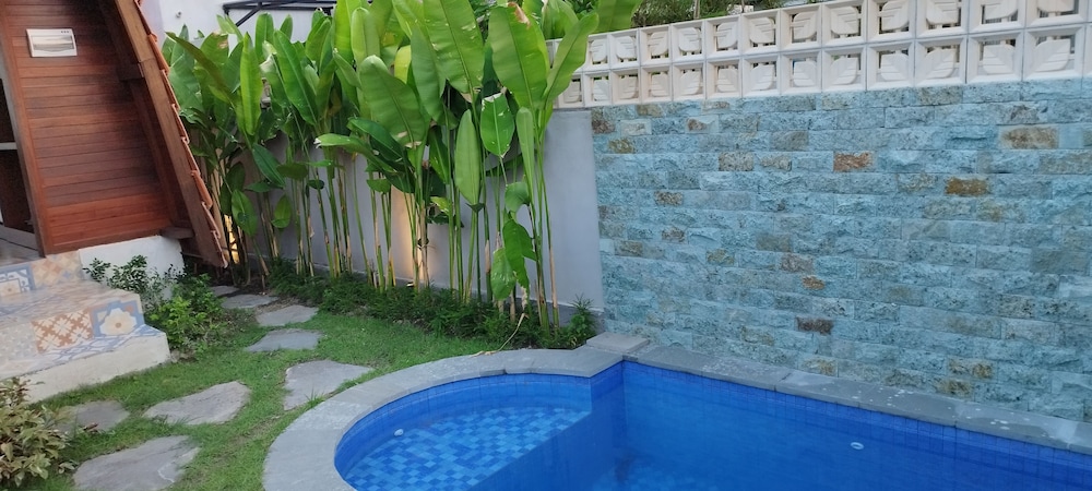 Private pool