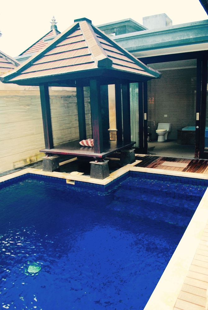 Private pool