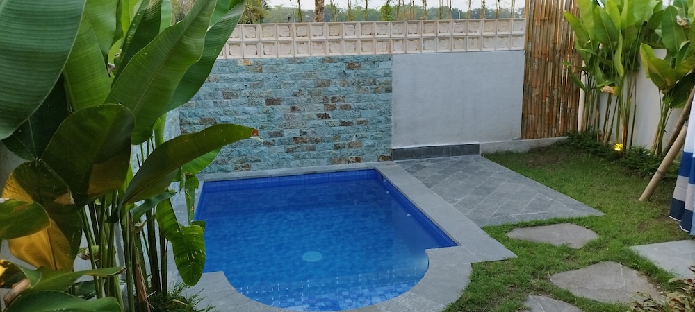 Private pool