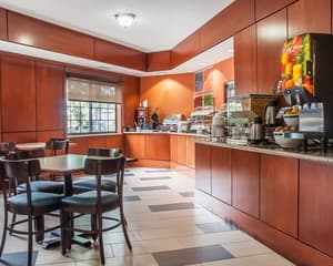thumbnail: Breakfast area