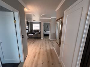 thumbnail: Interior entrance