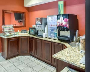 thumbnail: Breakfast area