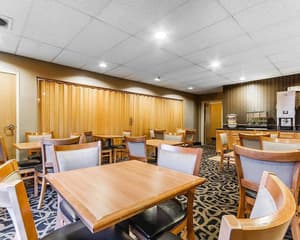 thumbnail: Breakfast area