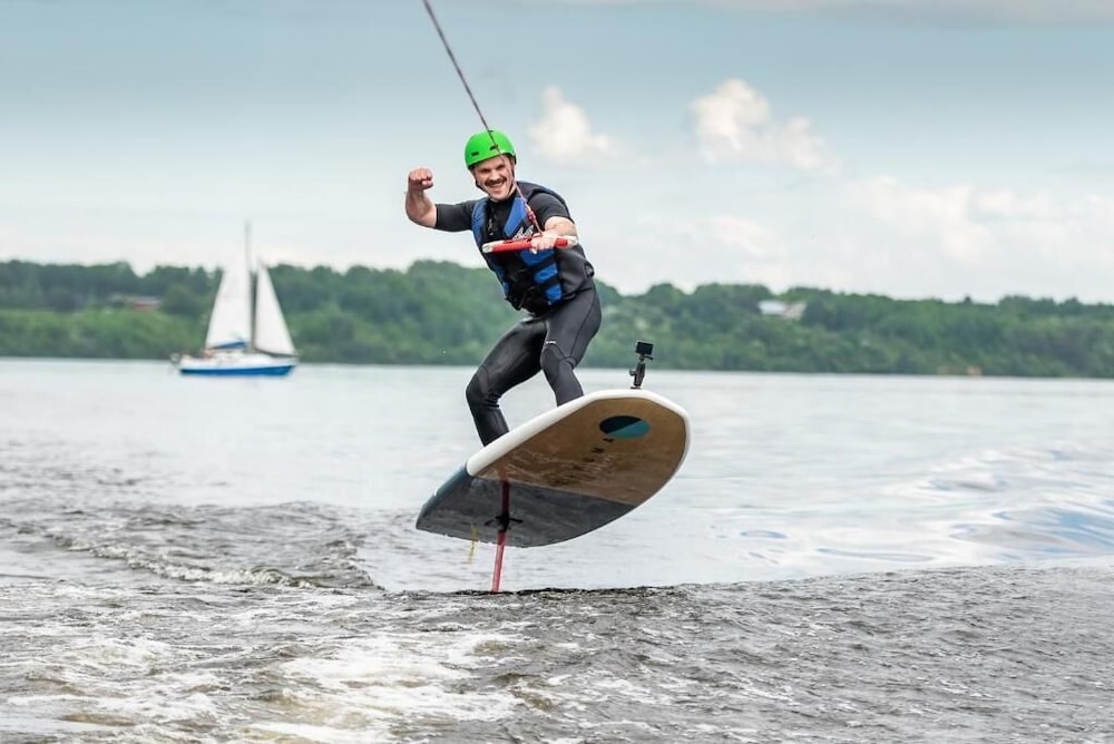 Surfing/boogie boarding