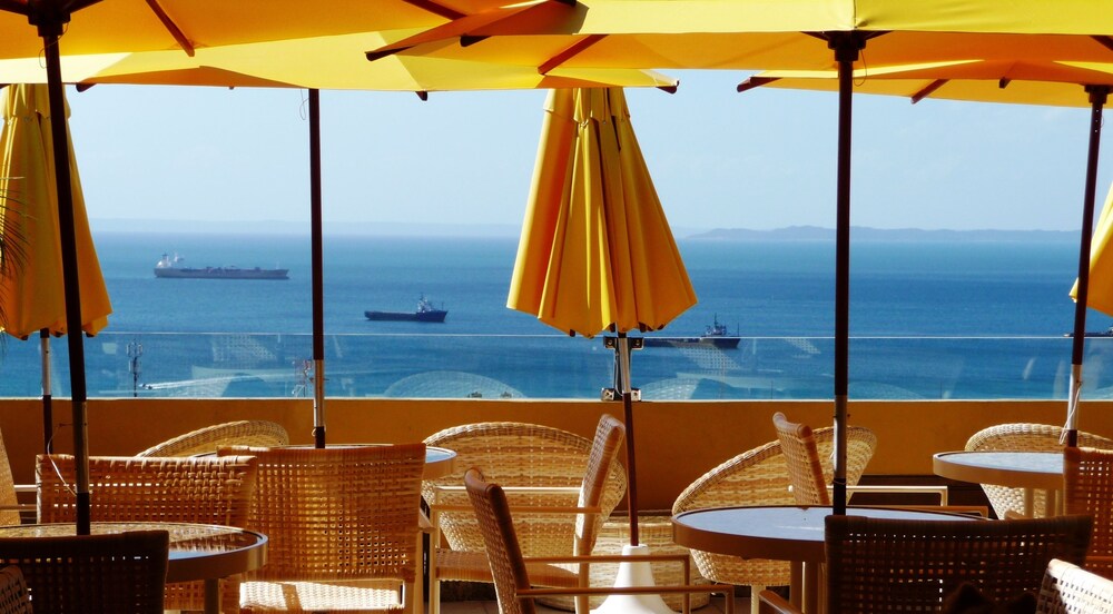 Poolside bar