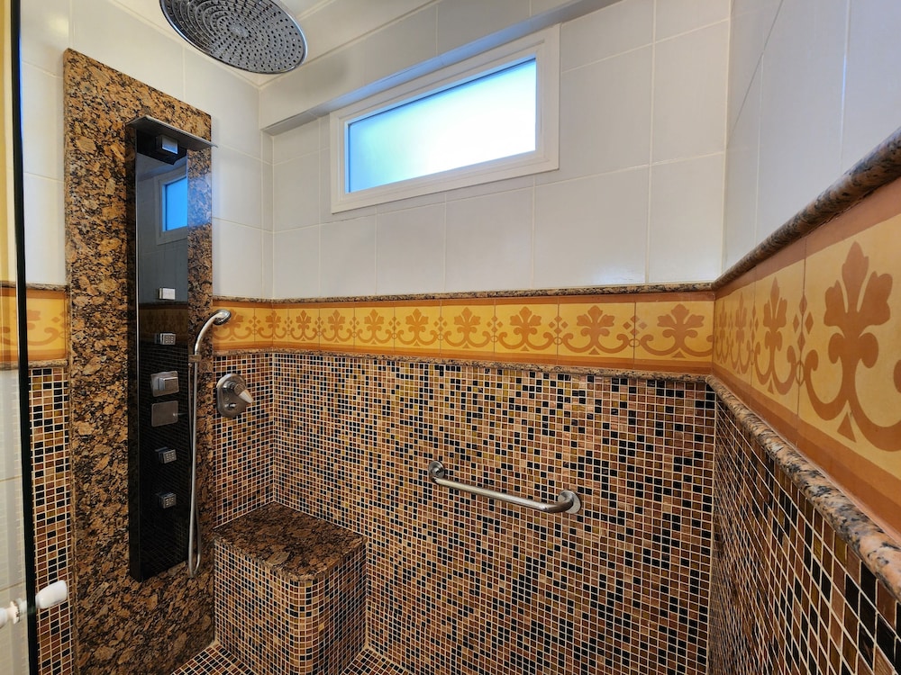 Bathroom shower
