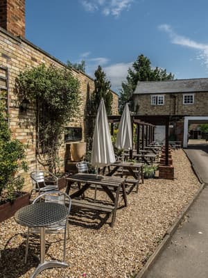 thumbnail: Outdoor dining
