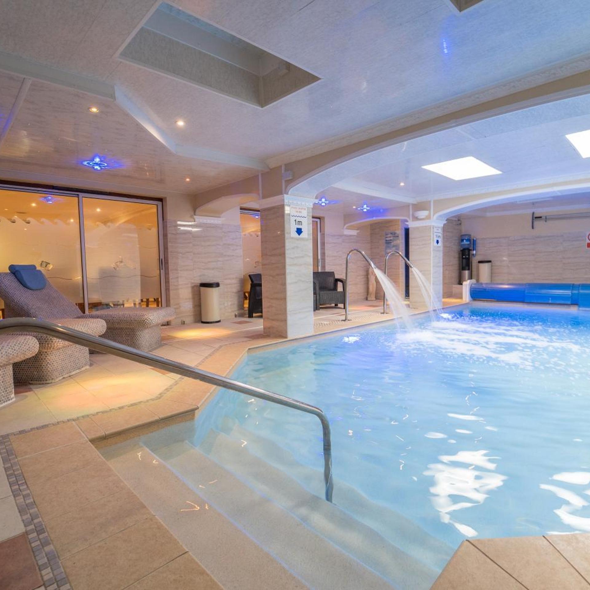 Swimming pool-spa