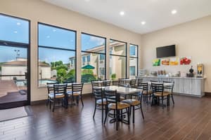 thumbnail: Breakfast area