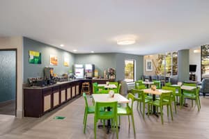 thumbnail: Breakfast area