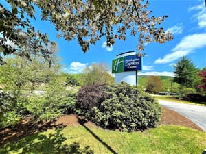 thumbnail: Front of property