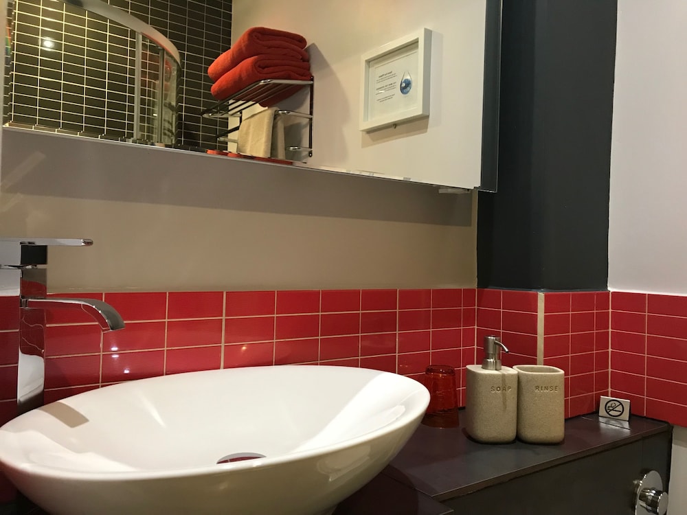 Bathroom sink