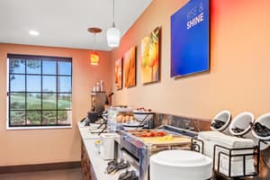 thumbnail: Breakfast area