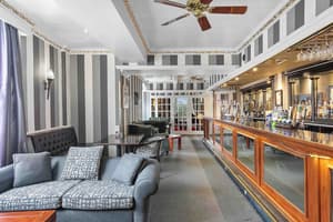 thumbnail: Bar (on property)