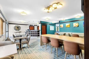 thumbnail: Breakfast area