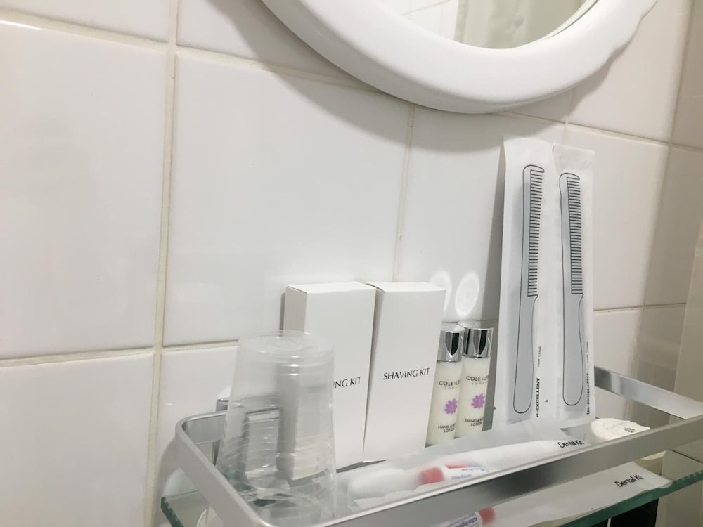 Bathroom amenities