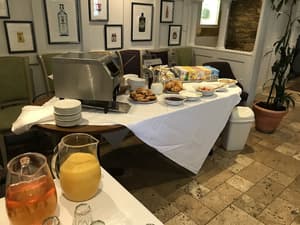 thumbnail: Breakfast area