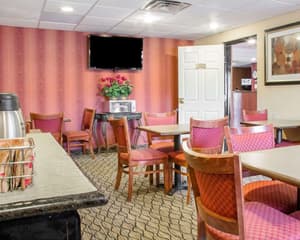 thumbnail: Breakfast area