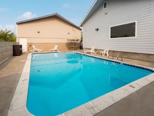 thumbnail: Pool