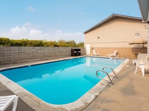 thumbnail: Pool