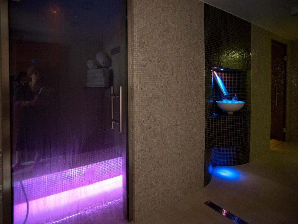 Swimming pool-spa