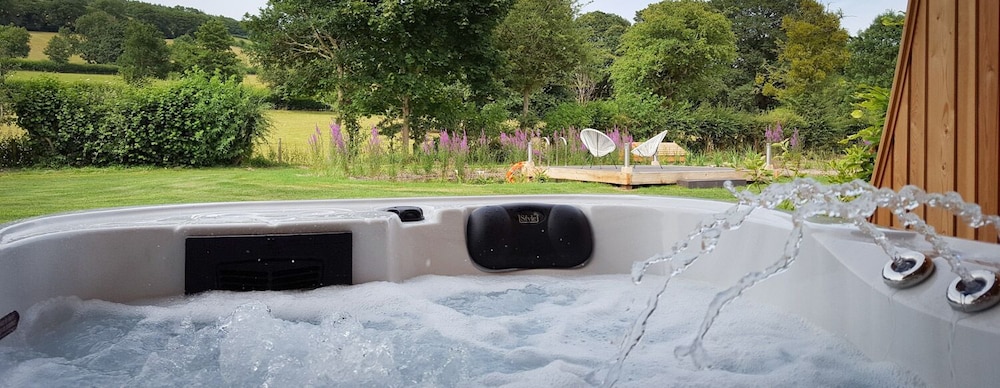 Private spa tub
