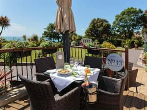 thumbnail: Outdoor dining