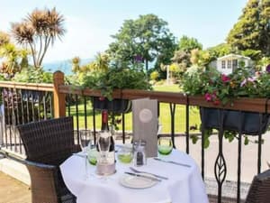 thumbnail: Outdoor dining