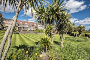 thumbnail: Front of property