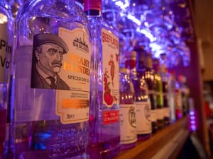 thumbnail: Bar (on property)