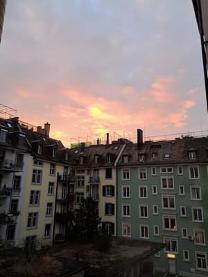 thumbnail: Courtyard view