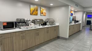 thumbnail: Breakfast area