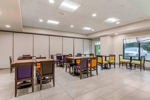 thumbnail: Breakfast area
