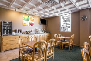 thumbnail: Breakfast area