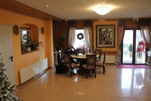 thumbnail: Interior entrance
