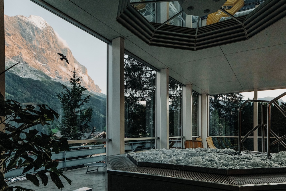 Indoor spa tub