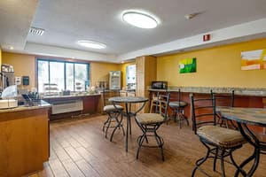 thumbnail: Breakfast area